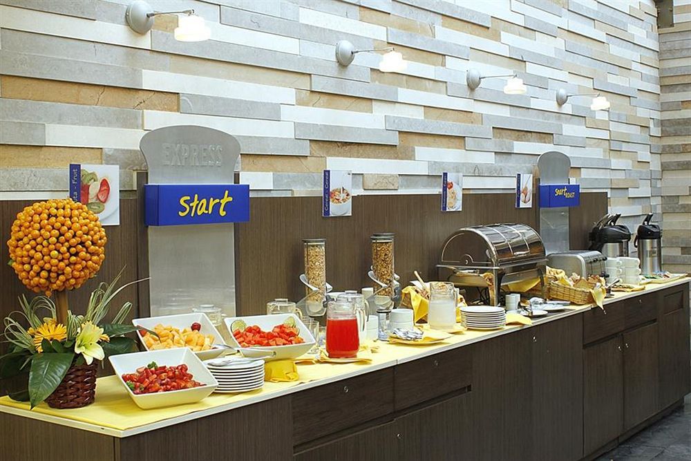 Holiday Inn Express Bogota - Parque La 93 By Ihg Restaurace fotografie